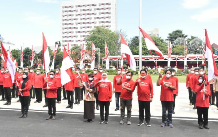 Siap Kibarkan Merah Putih di Gunung Arjuno, Khofifah Mengukuhkan Ekspedisi 77