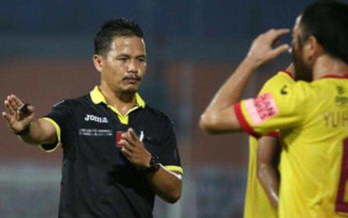 Iwan Sukoco Pengadil Lapangan Laga Big Match PSM Makassar vs Persija