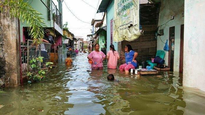 Waspada Banjir Rob Pesisir Jatim di Hari Kemerdekaan