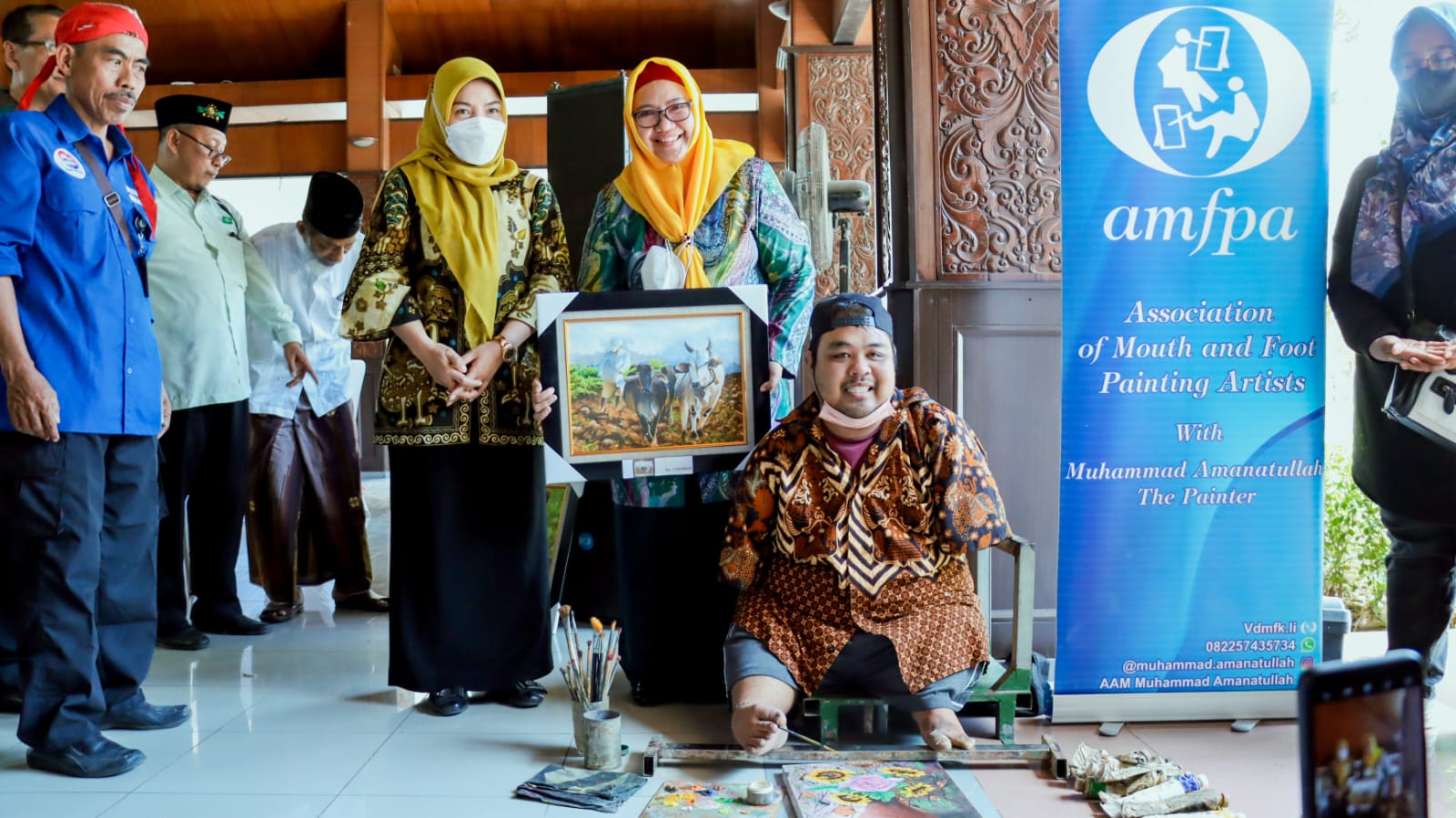 Kagum, Wabup Gresik Langsung Beli Lukisan Karya Bocah Difabel