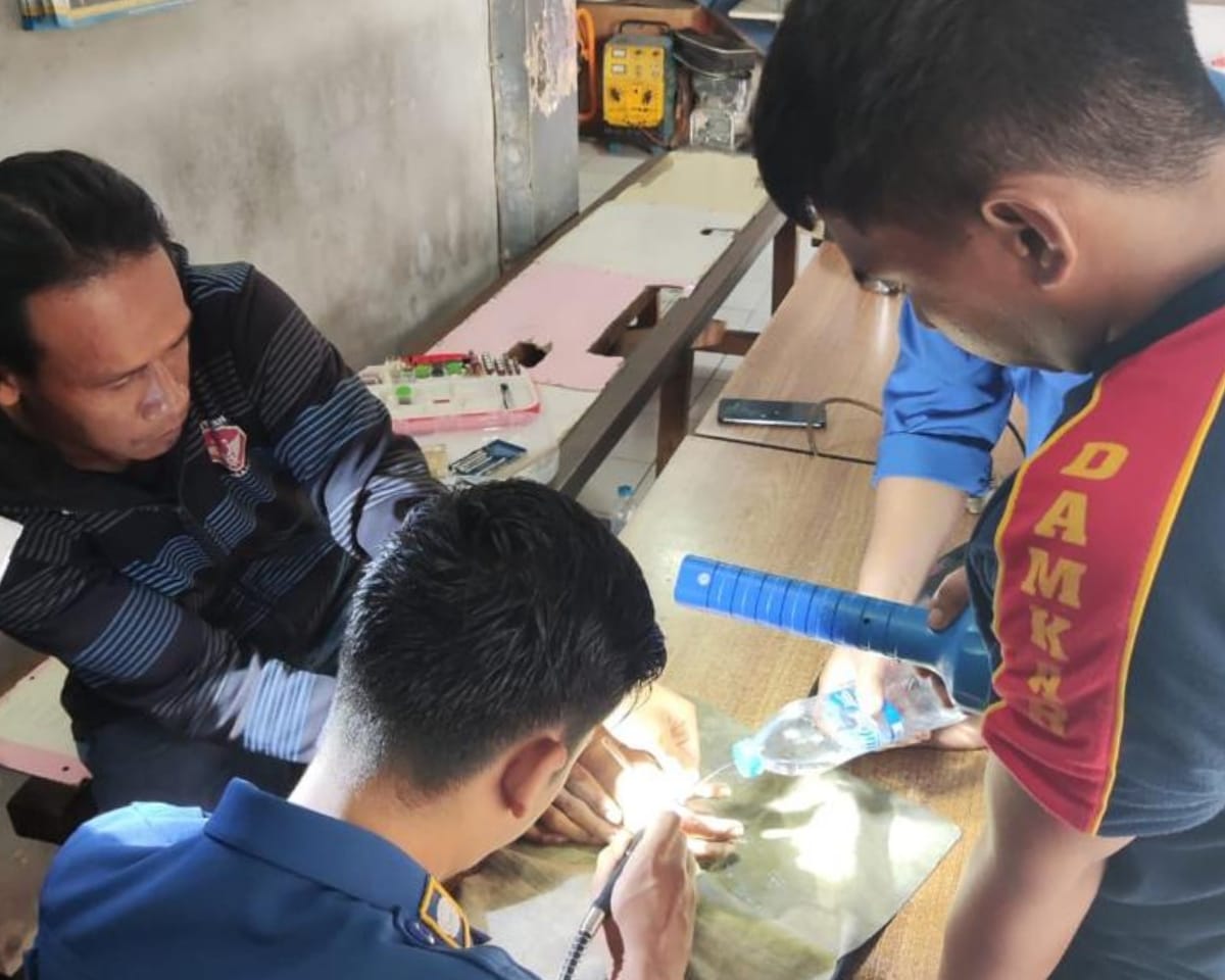 Tak Bisa Lepas Cincin Hingga Jari Bengkak, Warga Bedanten Datangi Damkar Gresik