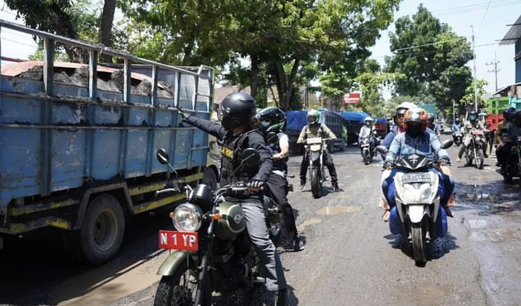 Bupati Lumajang Imbau Truk Pasir Tidak Lewat Jalan Umum