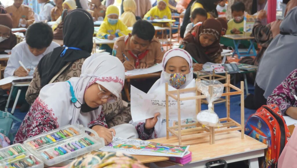 Ratusan Siswa di Gresik Ikut Lomba Mewarnai dan Menggambar Damar Kurung