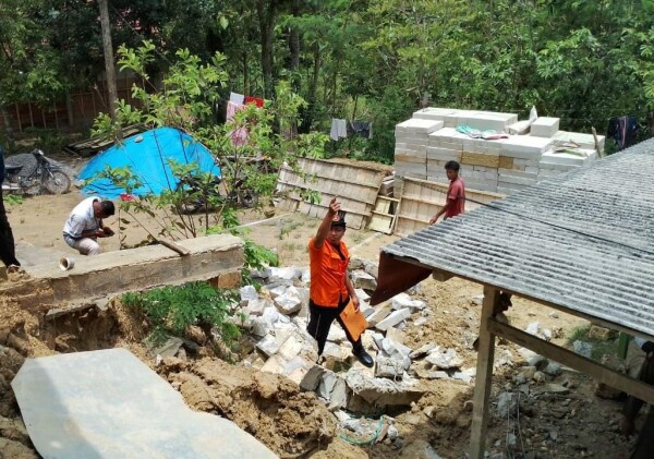 Pemkab Bojonegoro Salurkan Bantuan Pada Korban Terdampak Longsor