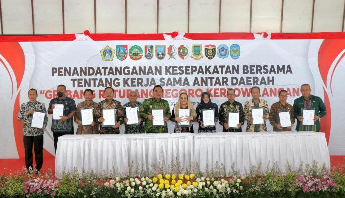 Akselerasi Pembangunan, Pemkab Bojonegoro Bersama 10 Daerah Tandatangani Kesepakatan Kerjasama