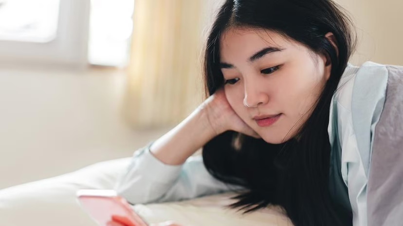 Tiga Cara Membuat Pacar Introvert Berani Curhat