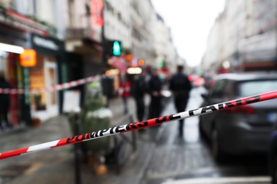 Tiga Orang Tewas dalam Insiden Penembakan Bermotif Resisme di Paris