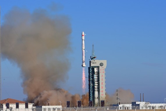 China Luncurkan Dua Satelit Percobaan Luar Angkasa 