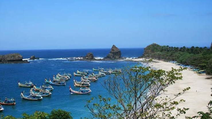 Merayakan Tahun Baru di Jember, Berikut Empat Pantai yang Harus Anda Kunjungi