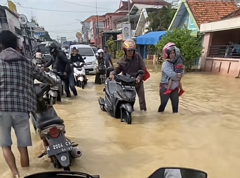 Banjir Kedua di 2023 di Blega Bangkalan, Lalu Lintas Macet Total