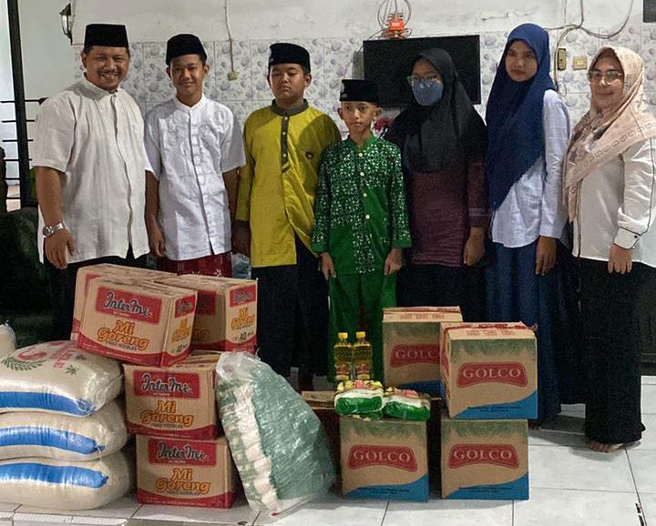 Lita Machfud Arifin Konsisten Berbagi untuk Warga Lita Machfud Arifin Konsisten Berbagi untuk Warga