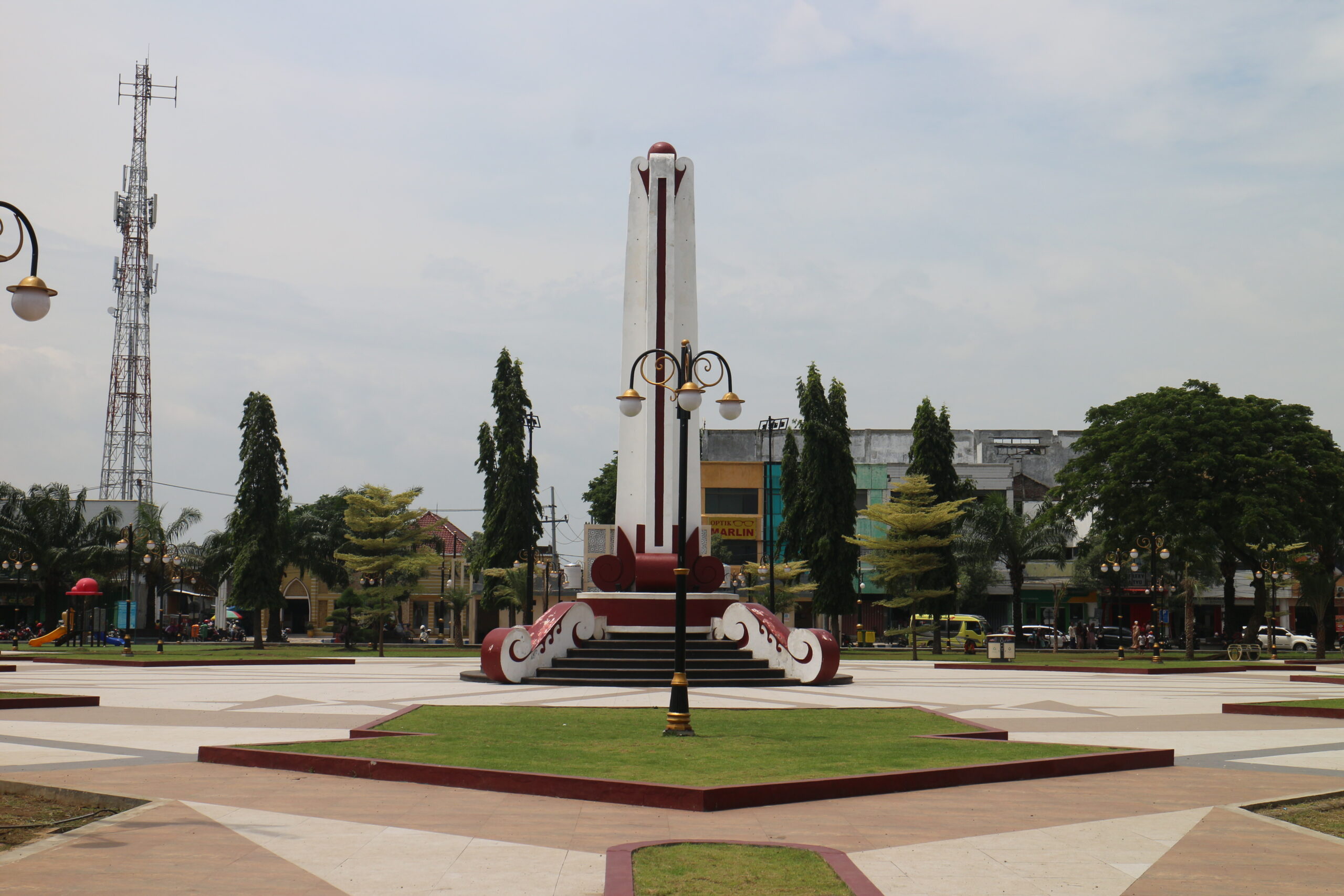 Wajah Baru Alun-alun Pasuruan, Makin Estetik dengan Hadirnya Payung Madinah