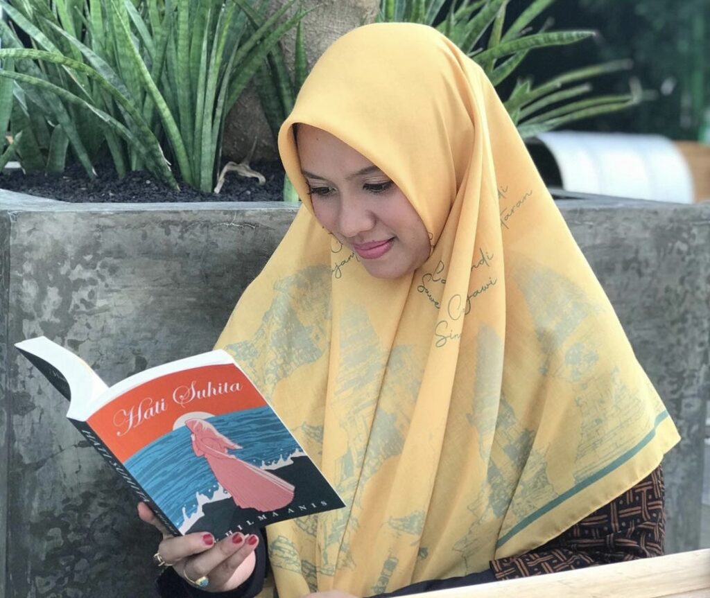 Mengenal Khilma Anis, Penulis Novel Best Seller Hati Suhita ...