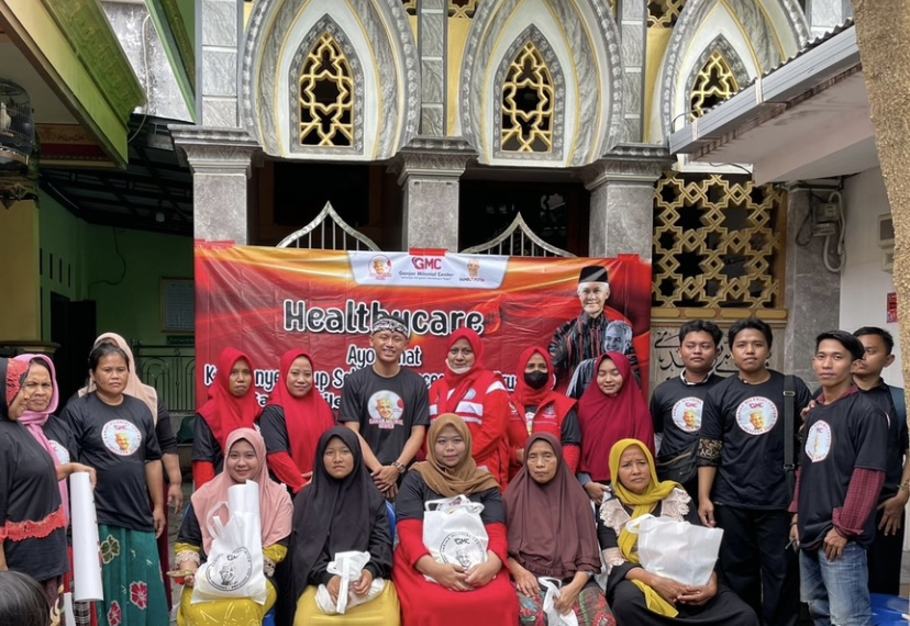 Gandeng Kartar, GMC Surabaya Gelar Penyuluhan Hidup Sehat dan Pemberian Tong Sampah