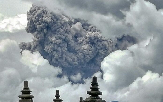 Erupsi Gunung Merapi Disorot Dunia, Penerbangan Yogyakarta Dipastikan Aman 