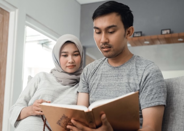 Qurrotul Uyun: Kitab tentang Hubungan Suami Istri dalam Islam