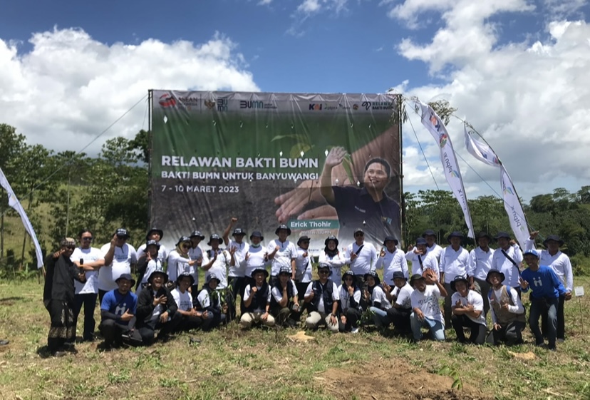 PTPN Jatim dan KAI Bergandengan Tangan Tanam Ribuan Pohon di Area Kebun Jatirono Banyuwangi