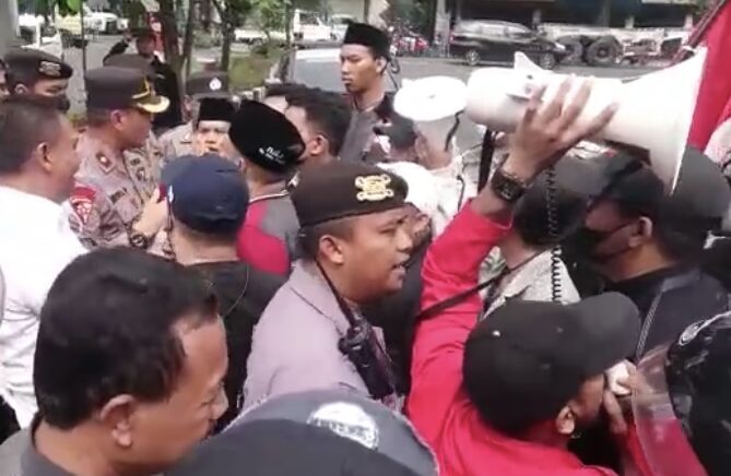 Mahasiswa Kecam Tindakan Represif Pasukan Polres Pelabuhan Tanjung Perak