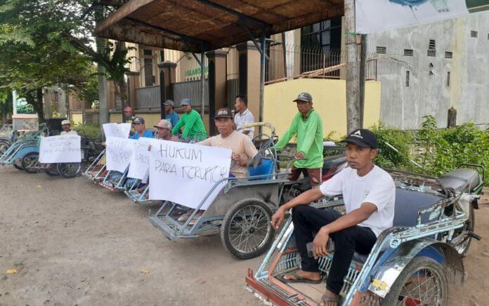 Tukang Becak Dukung KPK Terus Berantas Korupsi di Probolinggo