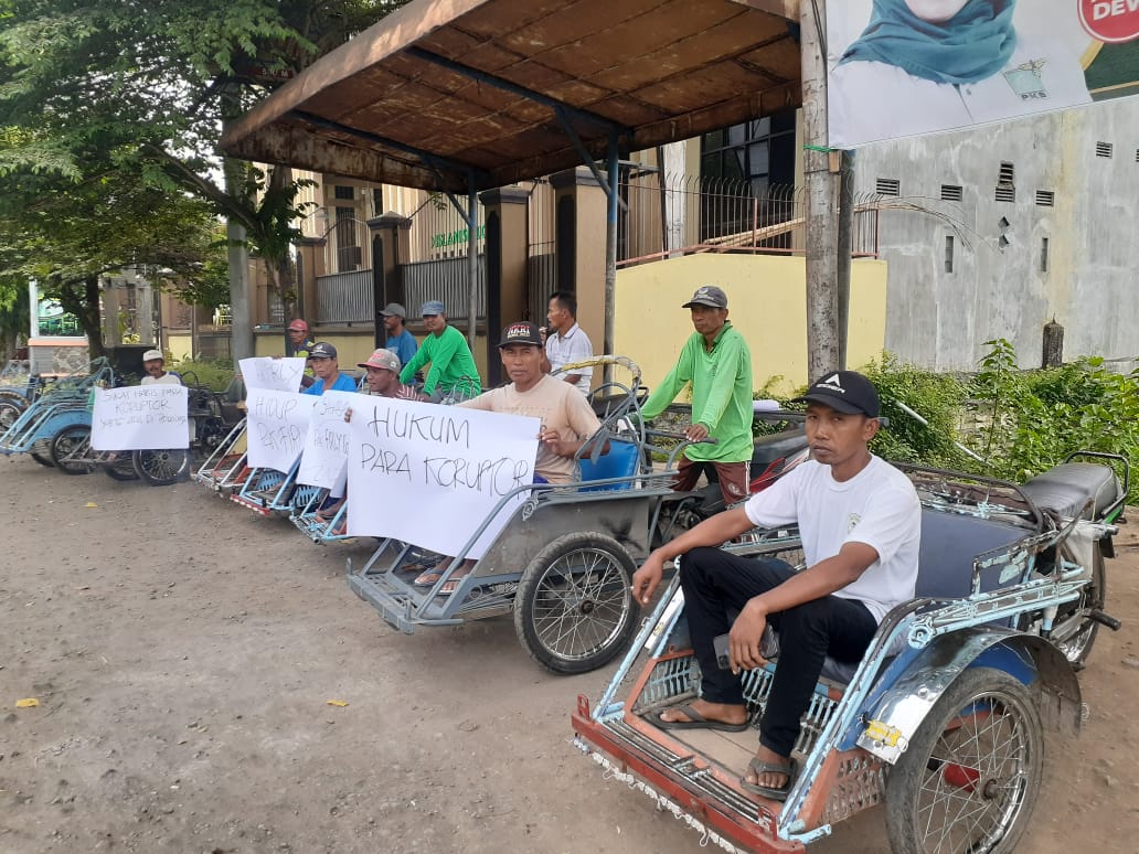 Tukang Becak Dukung KPK Terus Berantas Korupsi di Probolinggo