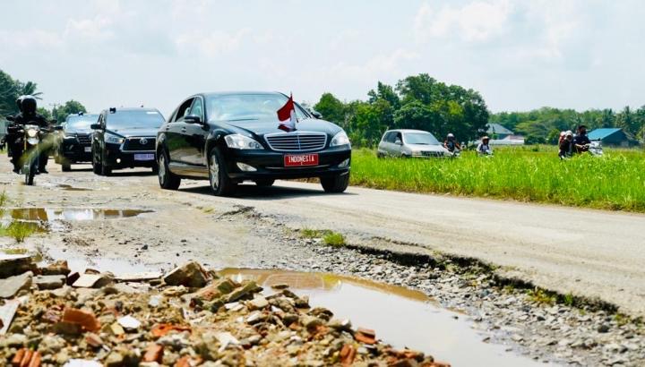 Alasan Jokowi Tak Lewati Jalan yang Disediakan Pemprov Lampung: Merasakan Keluhan Masyarakat