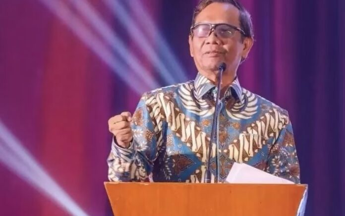 Jokowi Tunjuk Mahfud MD Jadi PLT Menkominfo Gantikan Johnny G Plate