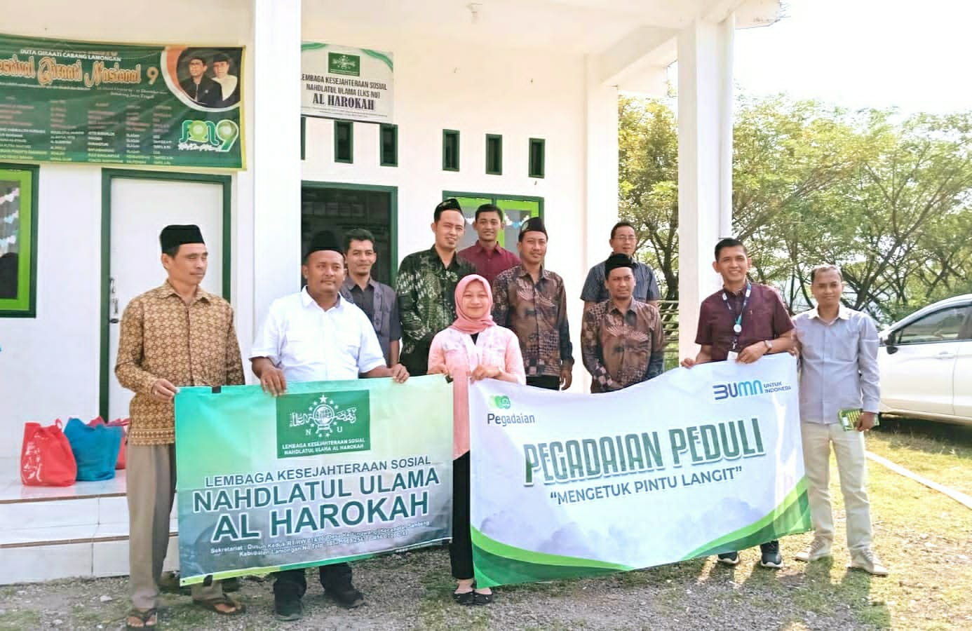 Mengetuk Pintu Langit, Pegadaian Lamongan Bersama LKS NU Al Harokah Salurkan Bantuan kepada Para Lansia