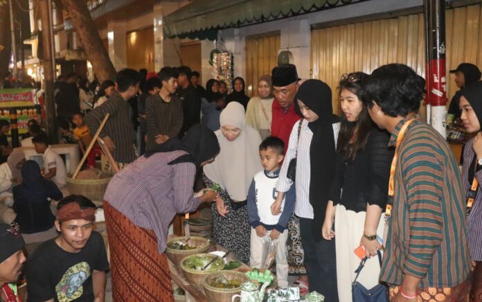 Tomboan Sobo Kuto: Kilas Balik Budaya Lama dengan Minuman dan Jajanan Tradisional