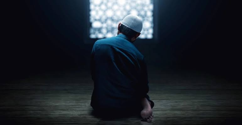 Bacaan Niat Sholat 5 Waktu Lengkap dengan Arab, Latin dan Artinya