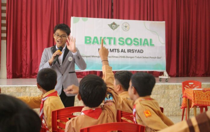 Siswa MTS Al Irsyad Al Islamiyyah Bondowoso Gelar Gerakan Sosial Sambut Kampanye Sekolah Sehat Kemendikbudristek