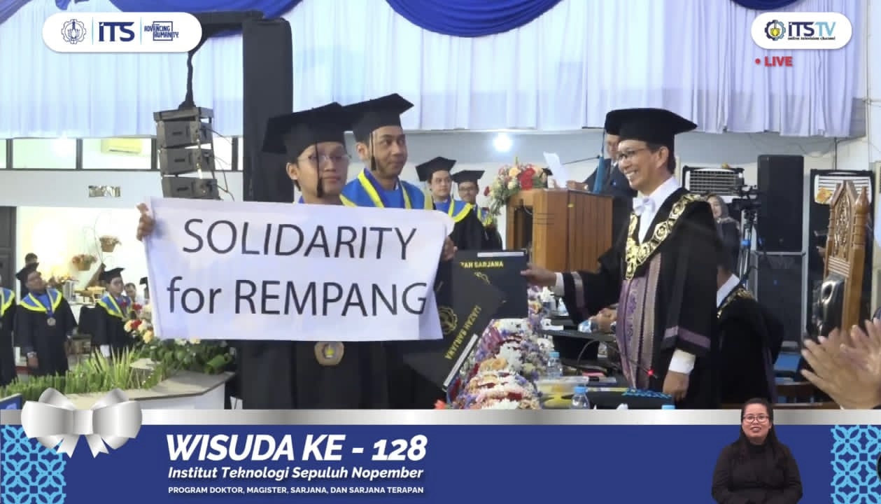 Kreatif, Aktivis PMII Sepuluh Nopember Suarakan Isu Solidaritas Rempang di Wisuda ke-128