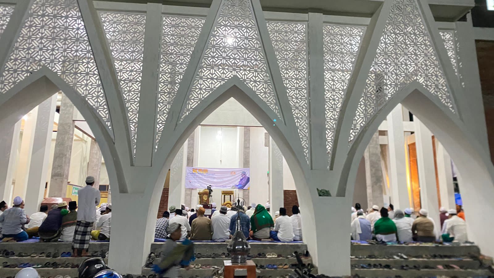 Memakmurkan Masjid ala Alumni Sidogiri Probolinggo