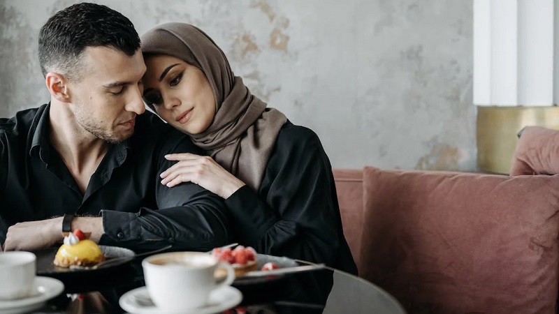 7 Rahasia Buat Istri Semakin Sayang Suami