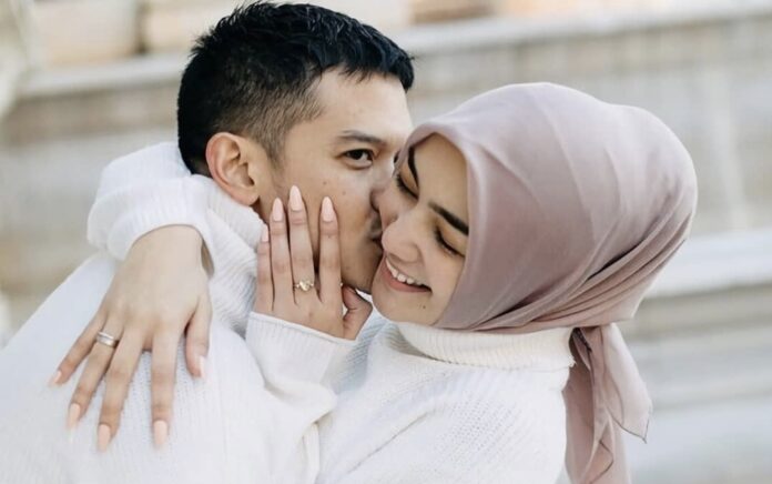 Cara Bikin Suami Makin Sayang Istri, Kunci Hubungan Harmonis