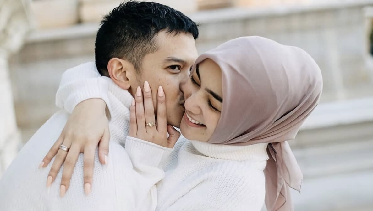Cara Bikin Suami Makin Sayang Istri, Kunci Hubungan Harmonis