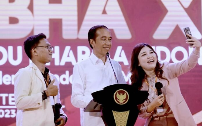 Arti Mimpi Berfoto dengan Presiden Jokowi, Apakah Pertanda Baik?