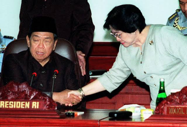 Megawati yang Lengserkan Gus Dur