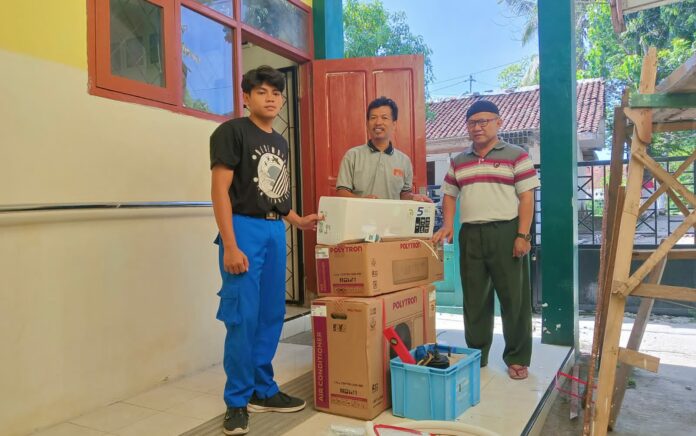 Hari Disabilitas Internasional, Pawang Adem SMKN 1 Klabang Berikan Pelayanan AC SLB Bondowoso