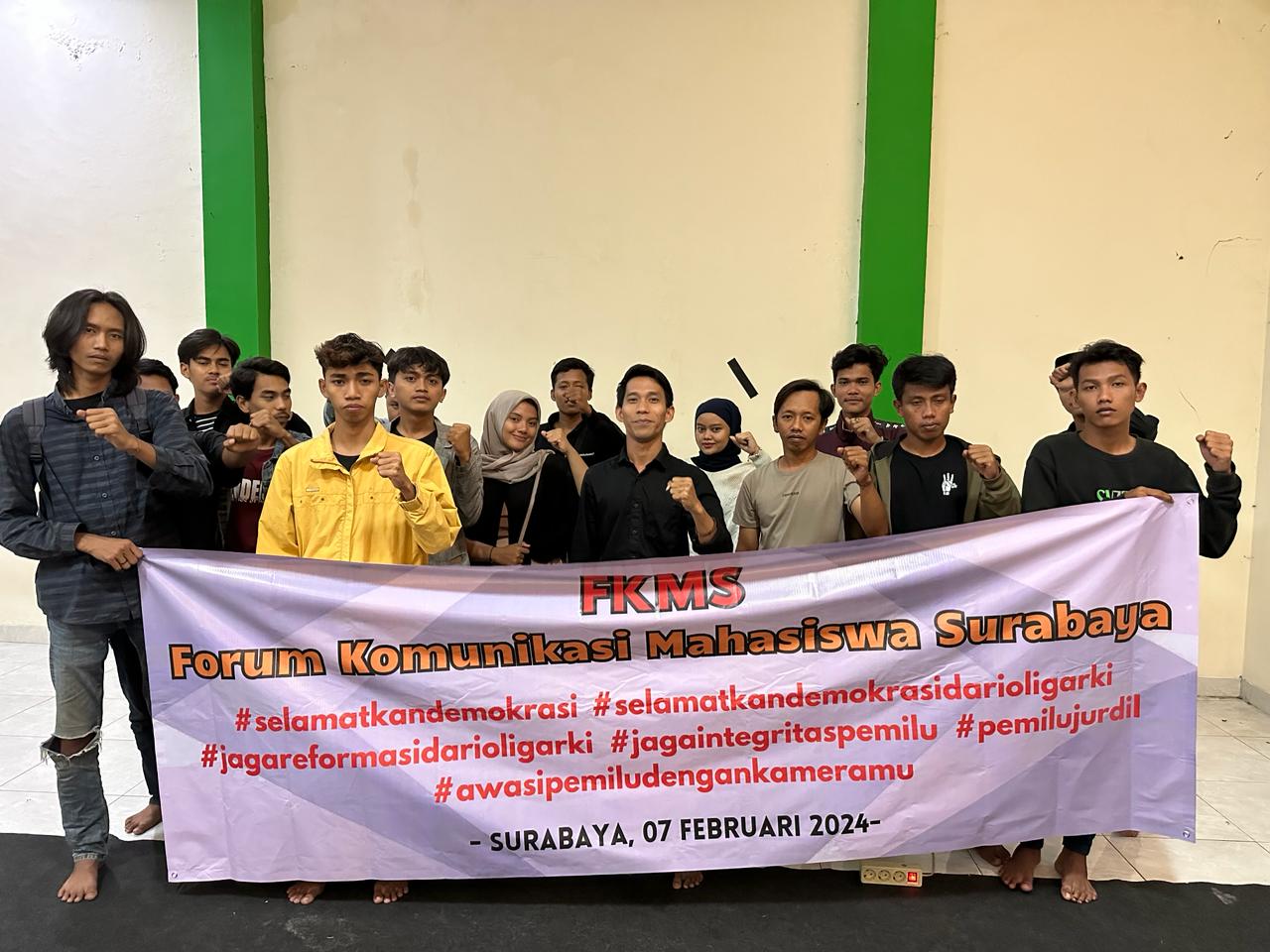 Mahasiswa Surabaya Serukan Selamatkan Demokrasi