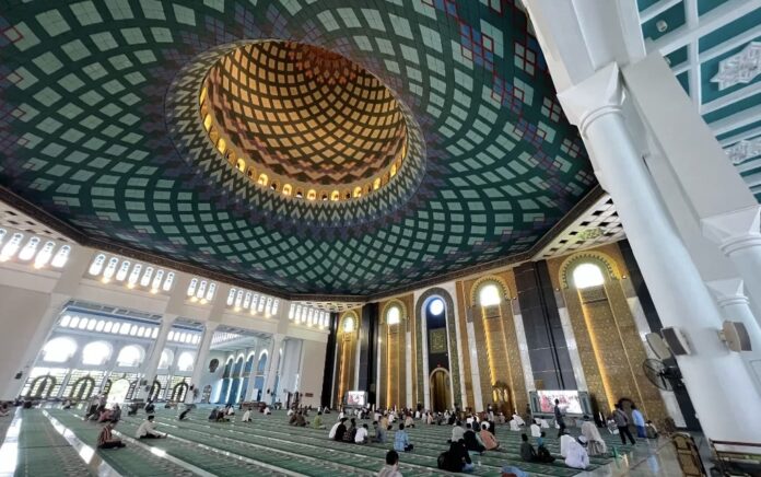 Doa Masuk Masjid dan Keutamaanya