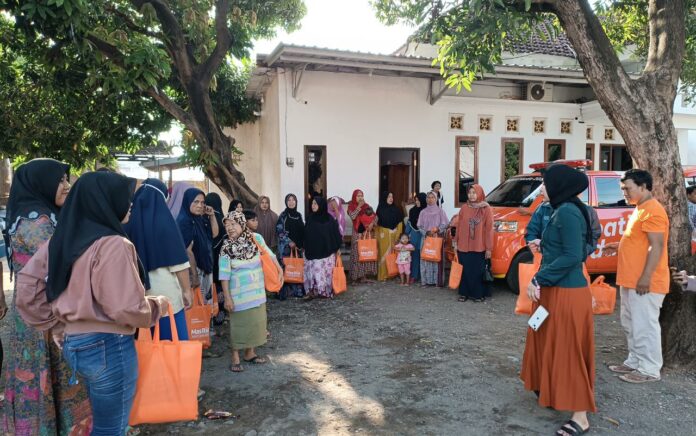 Traktiran Sembako Tim Patennang di Desa Trebungan: Janda dan Lansia di Sekitar Rumah Mas Rio Jadi Penerima Manfaat