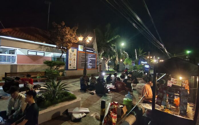 Angkringan Angin Malam, Tempat Nongkrong Nyaman dan Enak di Probolinggo