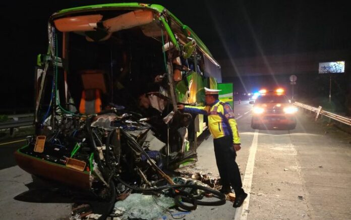 2 Orang Meninggal dalam Insiden Kecelakaan Bus Pariwisata Rombongan Siswa asal Malang di Tol Jombang