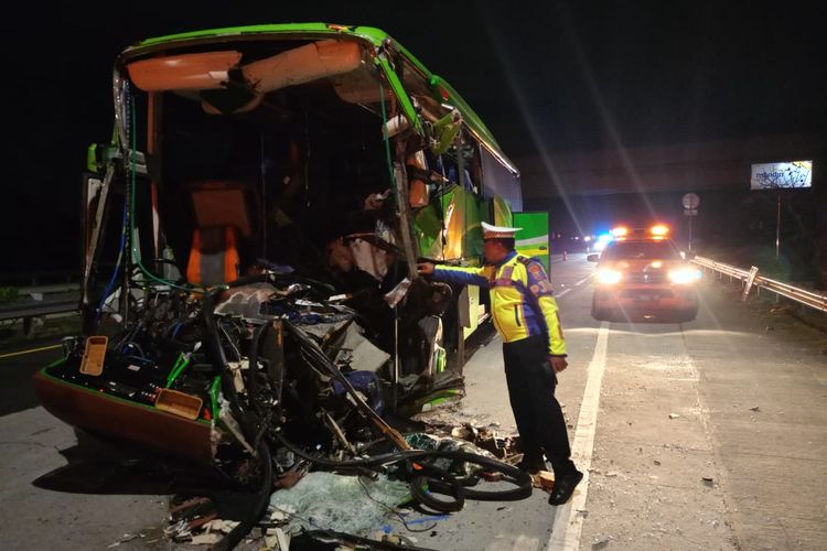2 Orang Meninggal dalam Insiden Kecelakaan Bus Pariwisata Rombongan Siswa asal Malang di Tol Jombang