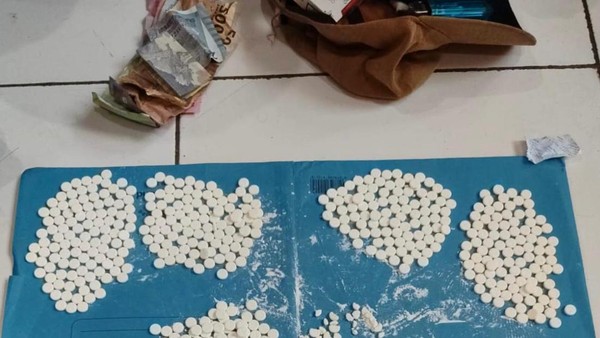 Pengedar Narkoba Berhasil Diringkus Polisi di Probolinggo dengan 1443 Pil Koplo sebagai Barang Bukti