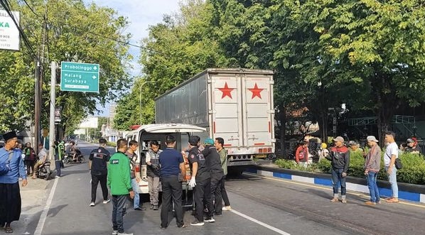 Seorang Kakek di Pasuruan Tewas setelah Terserempet lalu Terlindas Truk