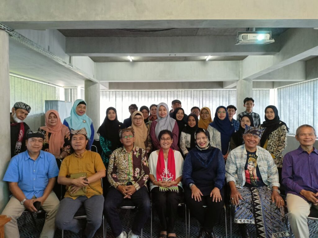 Gandeng Dewan Kesenian Blambangan, HISKI Gelar Workshop Penulisan Kreatif Sastra Berbasis Kelokalan