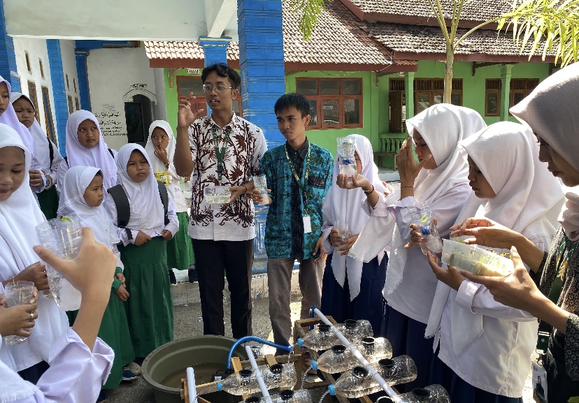 KKN UINSA Lakukan Edukasi Tanaman Hidroponik untuk Lestarikan Lingkungan