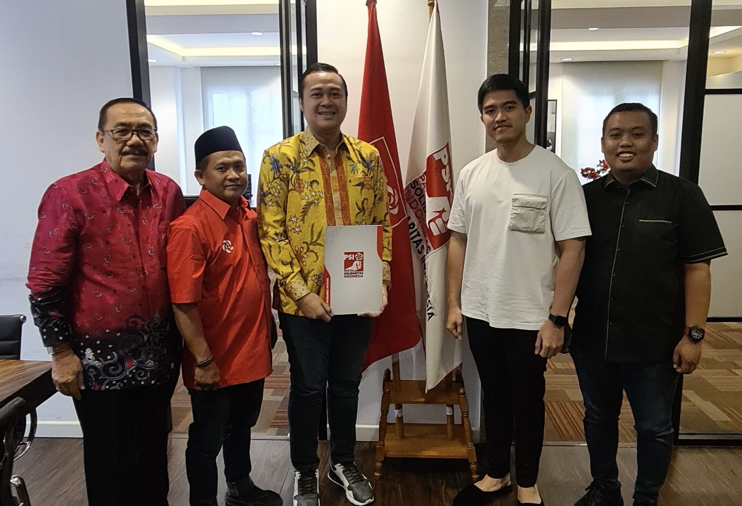 PSI Resmi Beri Surat Tugas Bayu Airlangga untuk Maju Pilwali Surabaya Mendatang