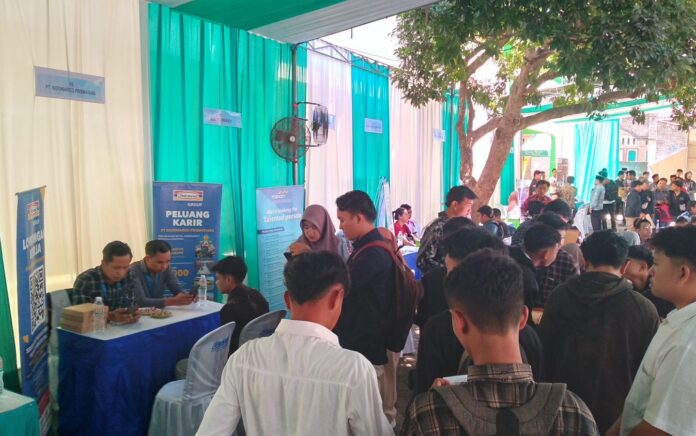 Kolaborasi Dunia Usaha dan Pendidikan: Job Fair SMK Mambaul Ulum Sukses Digelar